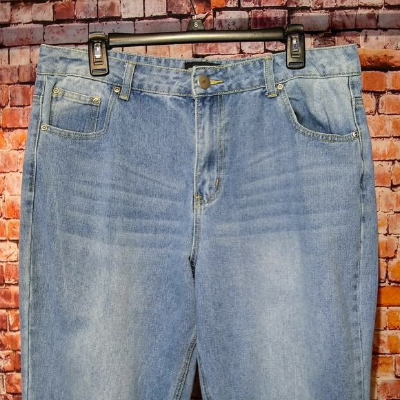 Pretty Little Thing Sz 12 High Rise Bum Rip Jeans - Picture 5 of 13